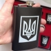 Подарочный набор Фляга 270 мл UKRAINE Тризуб + лейка + 4 стопки A61004B черный Подарочный набор Фляга 270 мл UKRAINE Тризуб + лейка + 4 стопки A61004B черный